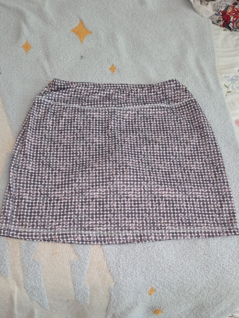 Textured Dot-Print Midi Skirt — Gray & Pink